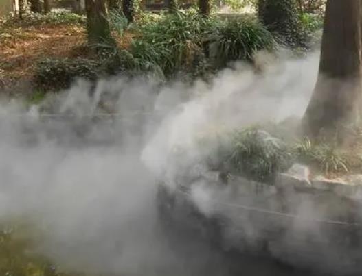 台东炎热夏季，人造雾可以带给人们不一样的体验